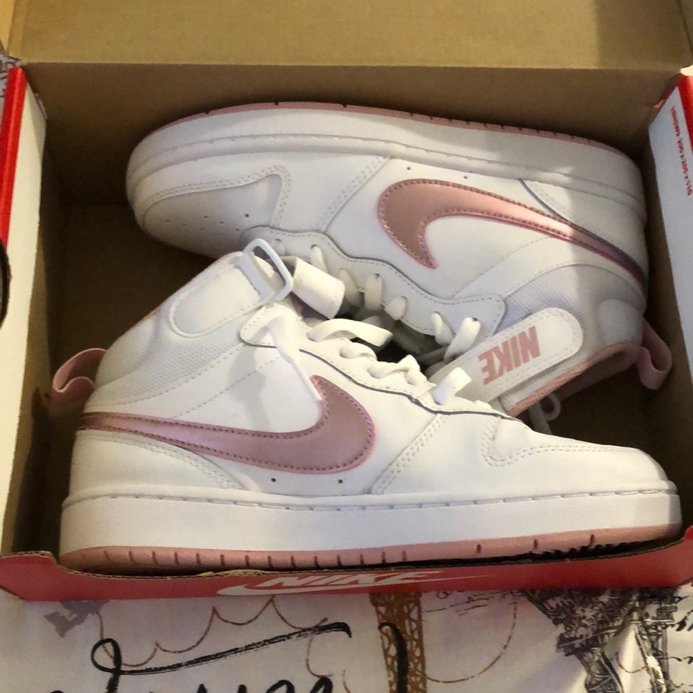 Court Borough Mid 2 White/Pink Nikes